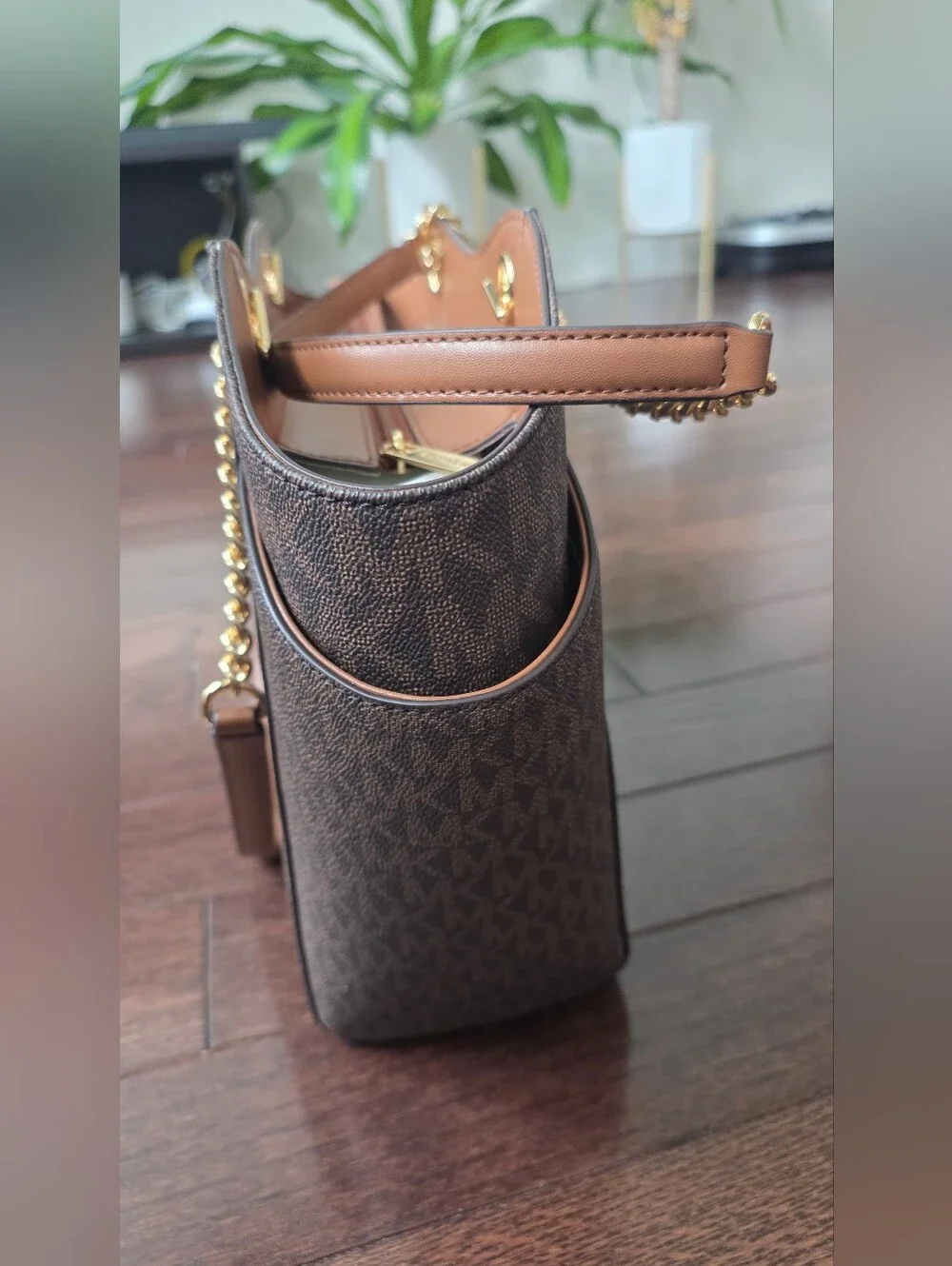 NWT Michael Kors Jet Set Large Signature Logo Shoulder Bag Brown